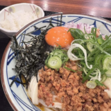 丸亀製麺美味すぎてやばい。鹿児島で食べたんだよね最近、、、丸亀製麺のまぜうどん。肉盛まぜうどん！美味しかったけどね、、、まぜそばで良いかもしれない。