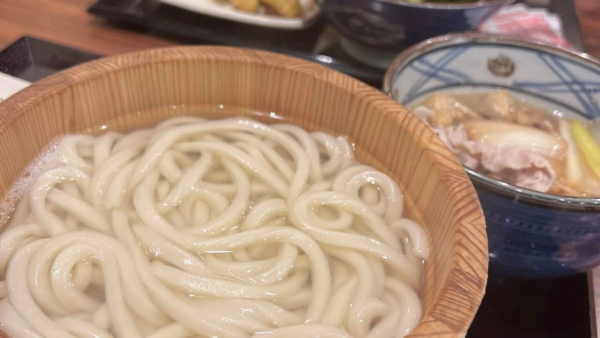 丸亀製麺鹿児島店の限定メニュー・豚つけ汁うどんが旨すぎて最高かよ、、、と感動した話💐